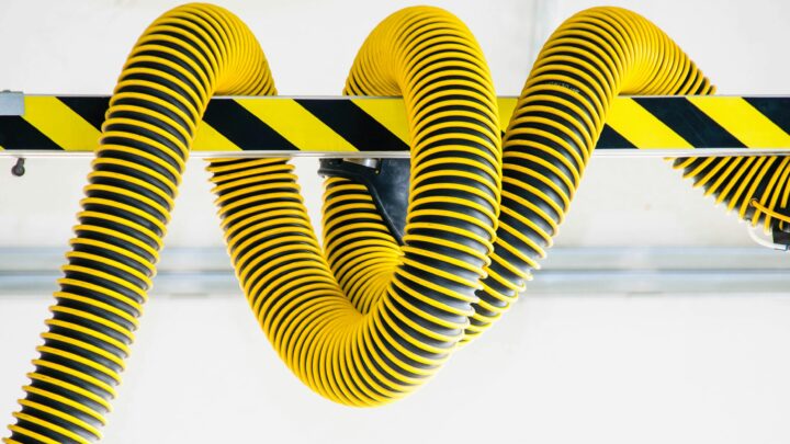 Jaka rura do wyciągania szamba? Odkryj tajniki węży do szamba