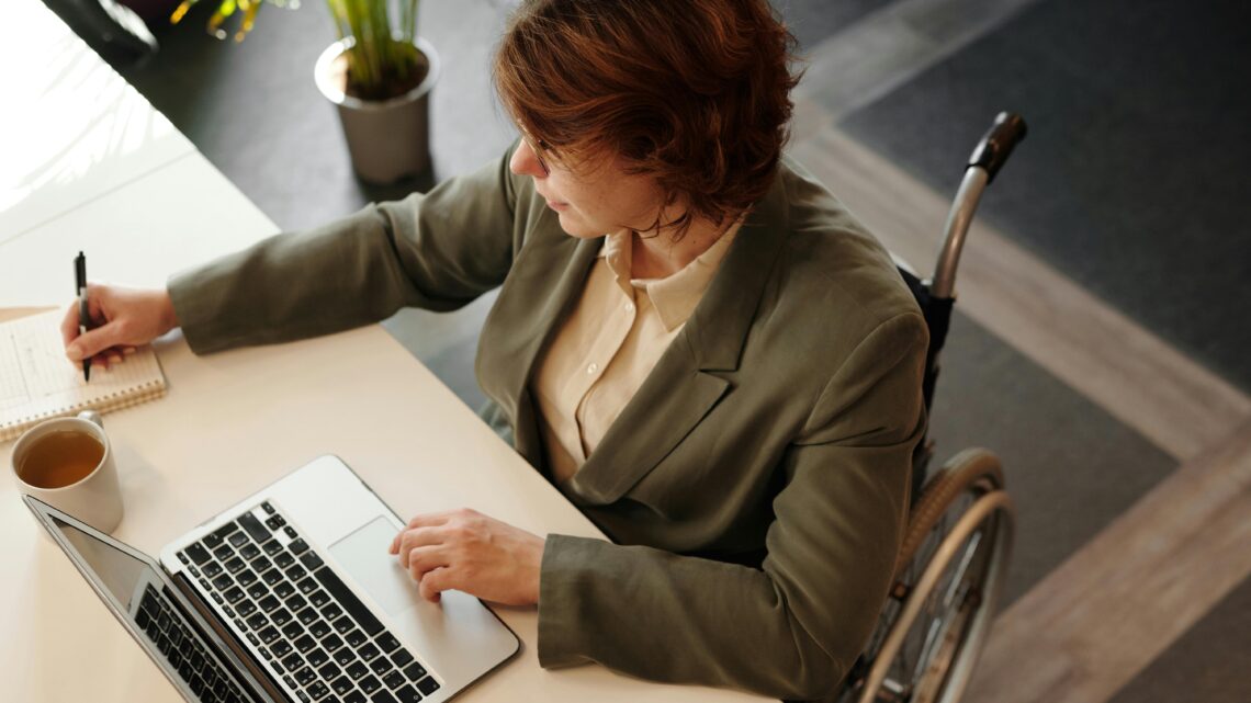 Nowoczesne technologie wspomagające dla osób z niepełnosprawnościami