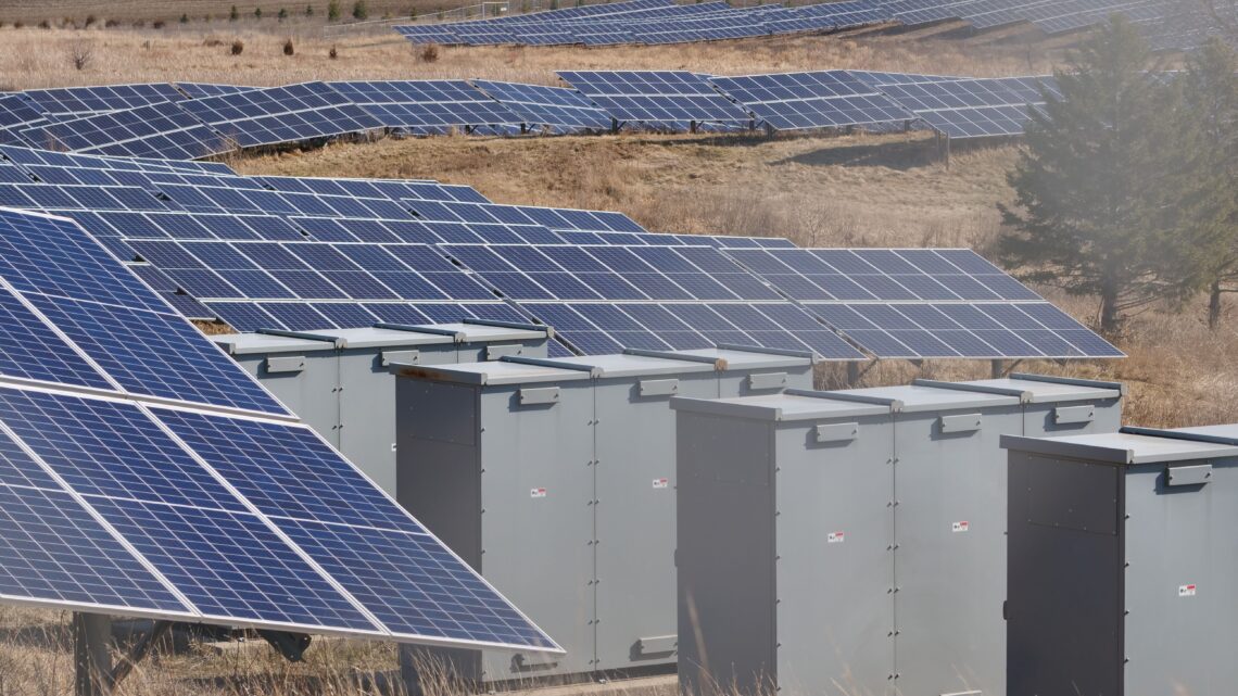 Nowoczesne baterie przemysłowe – Jak rewolucja w magazynowaniu energii zmienia rynek energetyczny